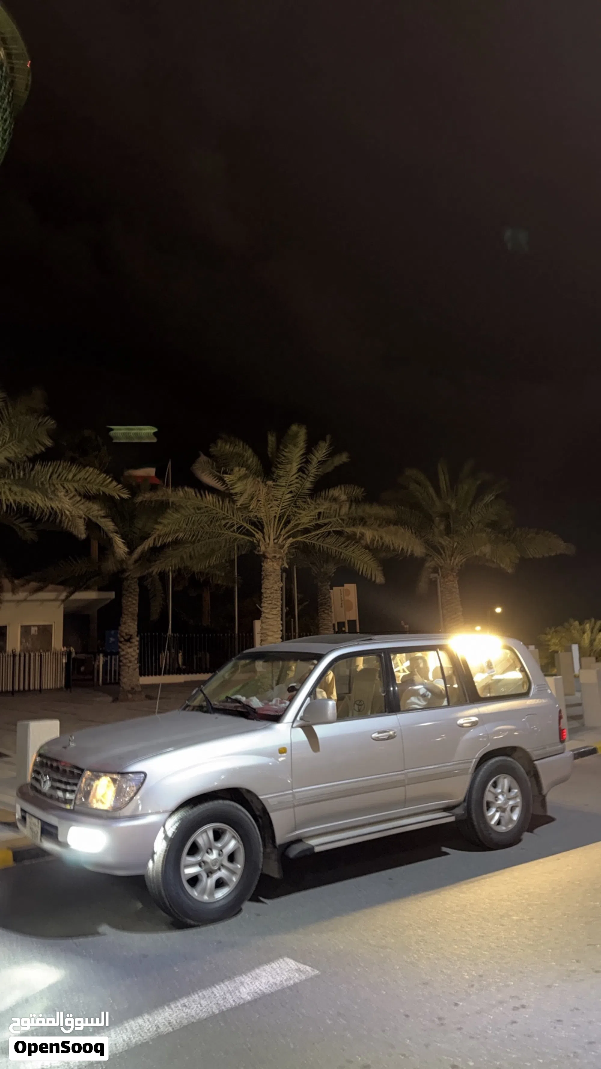 تويوتا لاند كروزر 2004 GXR أسمنتي – محول 2007 – 8 ركاب - image 1