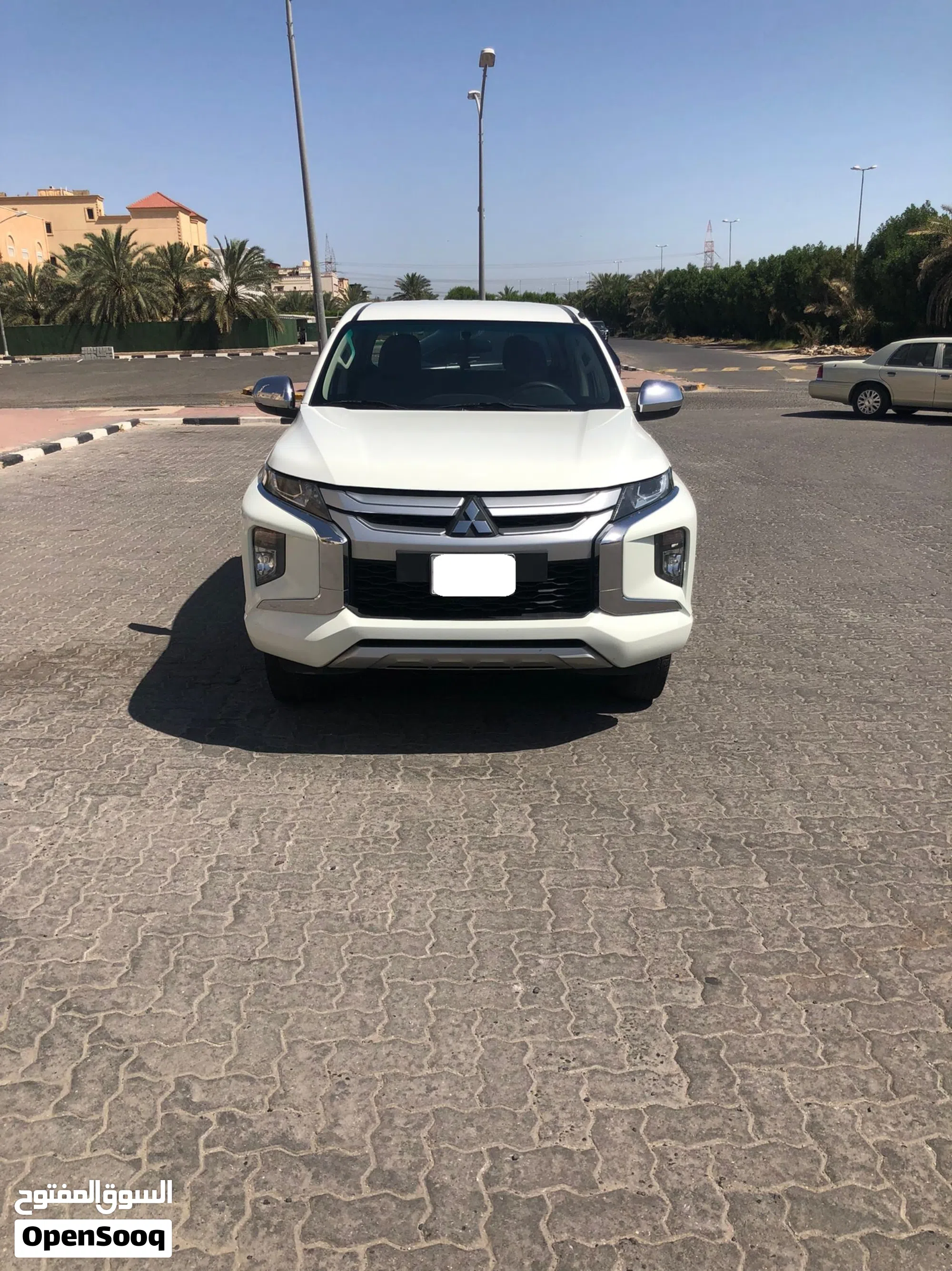 ميتسوبيشي L200 Standard 2023 دبل قير 4X4 - image 1