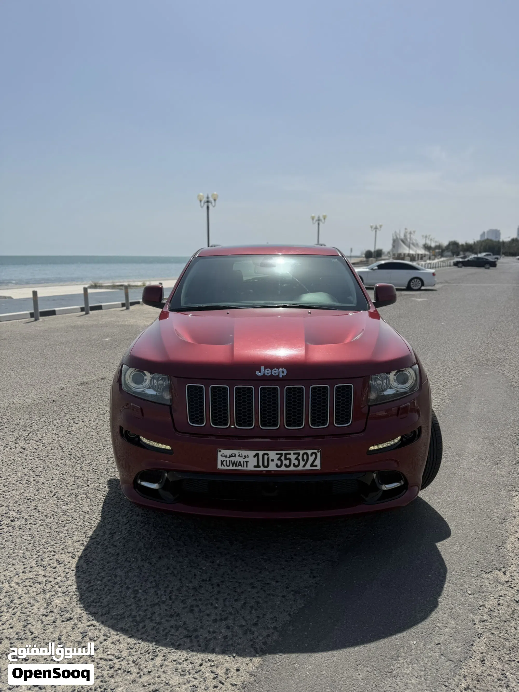 جيب جراند شيروكي 2013 SRT8 بحالة ممتازة مع محرك 6.4 HEMI - image 1