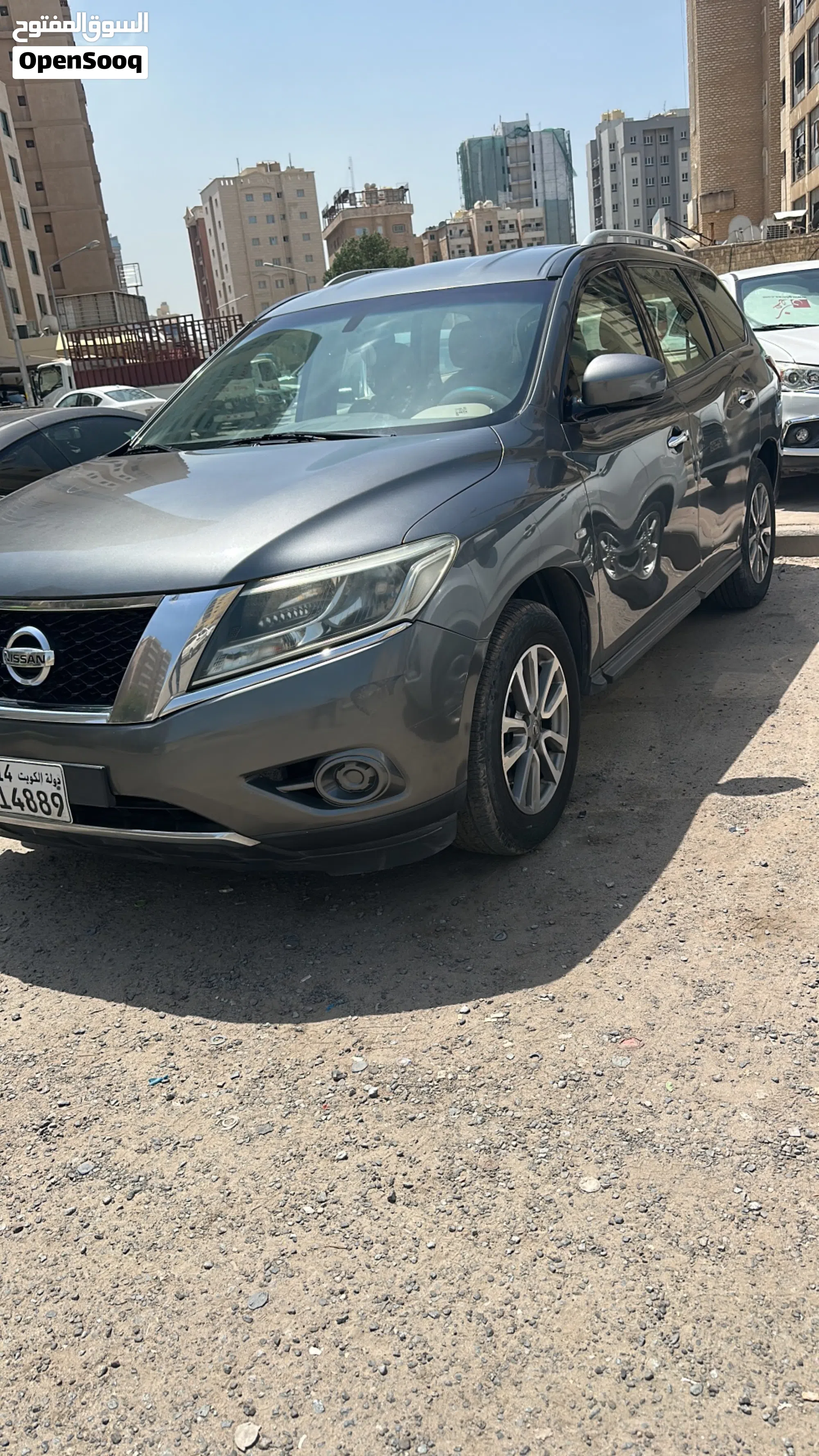 نيسان باثفايندر 2015 SV بحالة جيدة - 7 ركاب - image 1